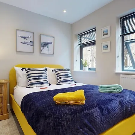 Chatham Serviced Apartments By Hosty Lets Exterior photo