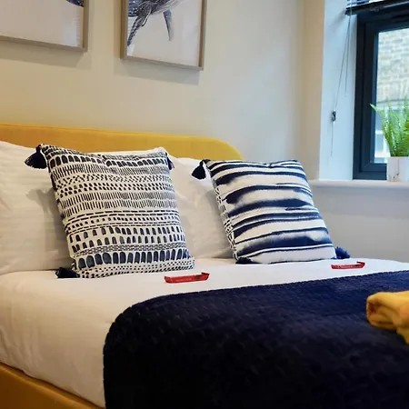 Chatham Serviced Apartments By Hosty Lets Exterior photo