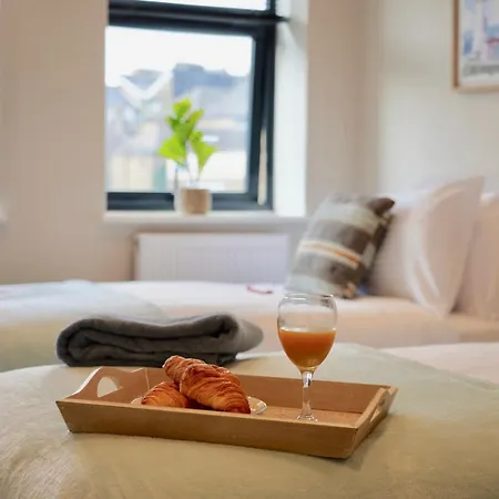 Chatham Serviced Apartments By Hosty Lets Exterior photo