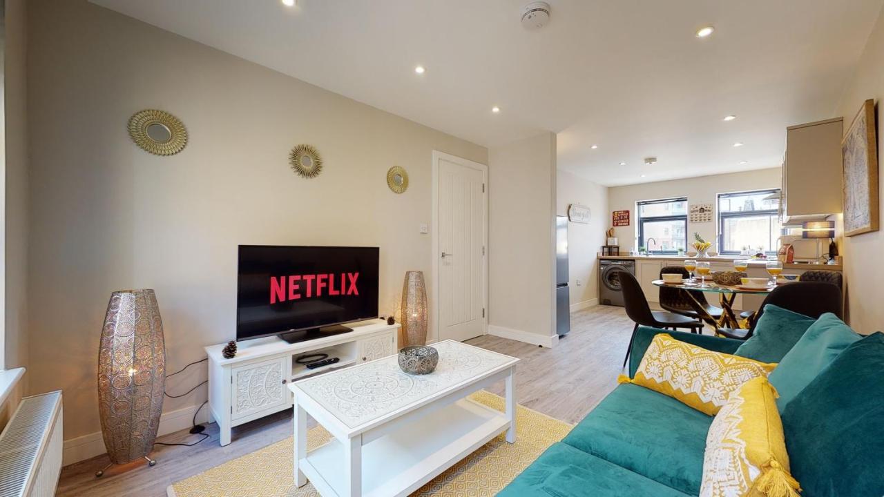Apartment Chatham Serviced By Hosty Lets