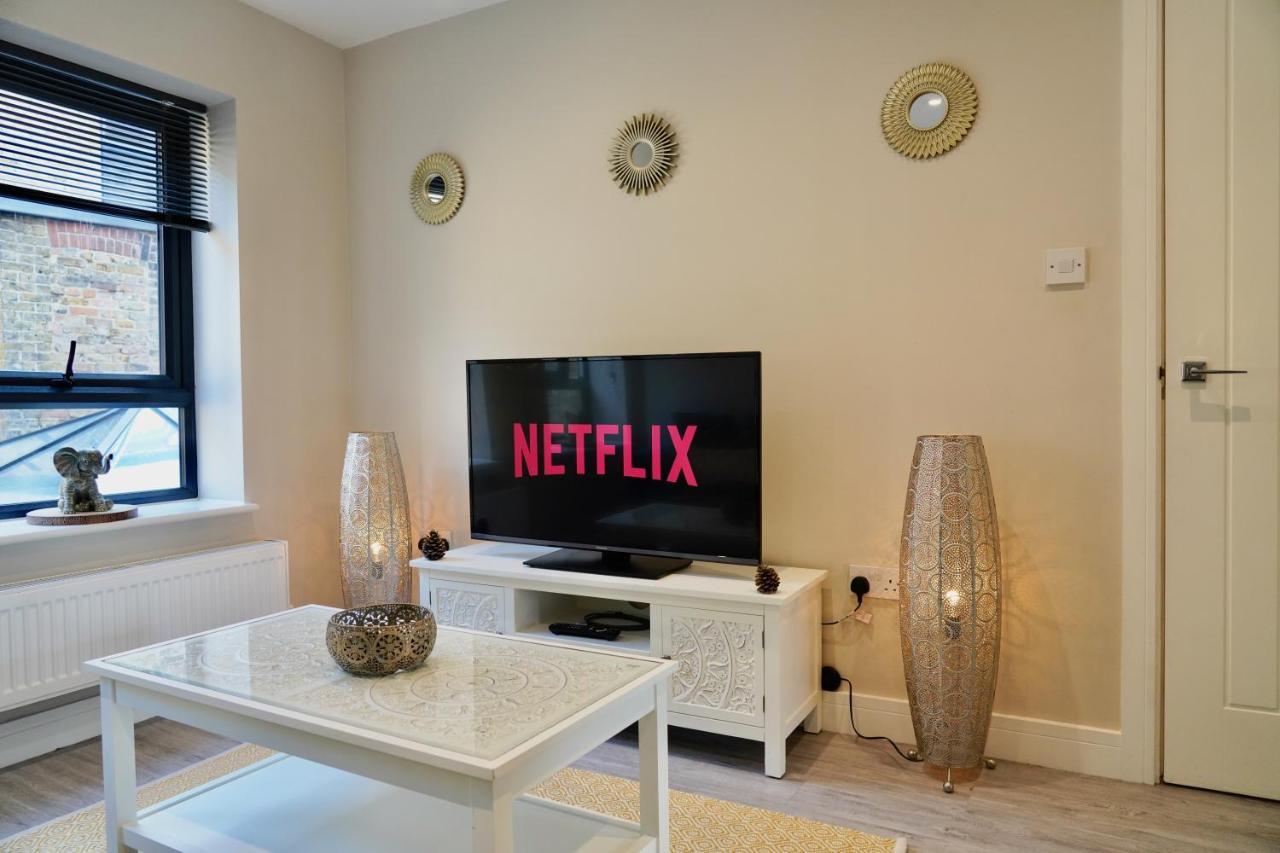 Apartment Chatham Serviced By Hosty Lets Chatham (Kent)